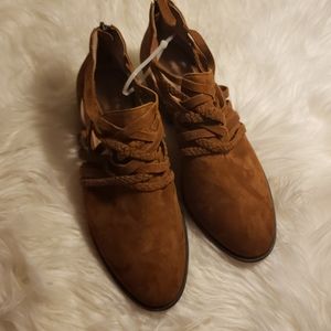 Suede Caslon Sz 8.5 Brown low-cut bootie